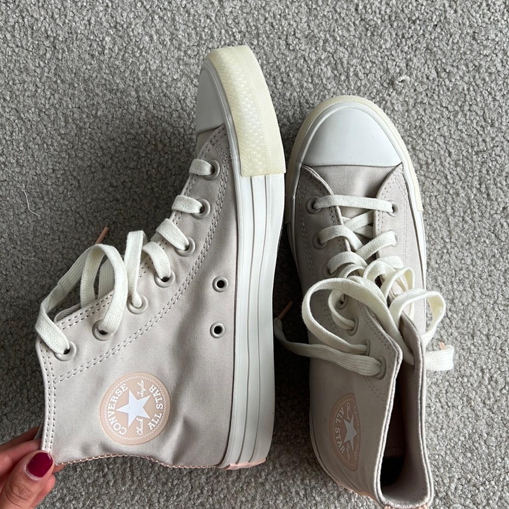 NEW!! dusty pink converse